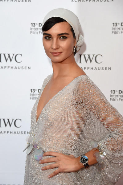 Hangi kadın daha güzel, Monica Bellucci veya Tuba Büyüküstün?