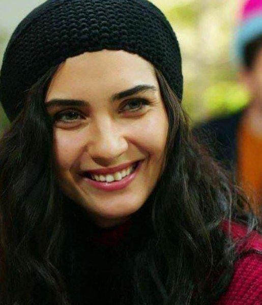 Hangi kadın daha güzel, Monica Bellucci veya Tuba Büyüküstün?