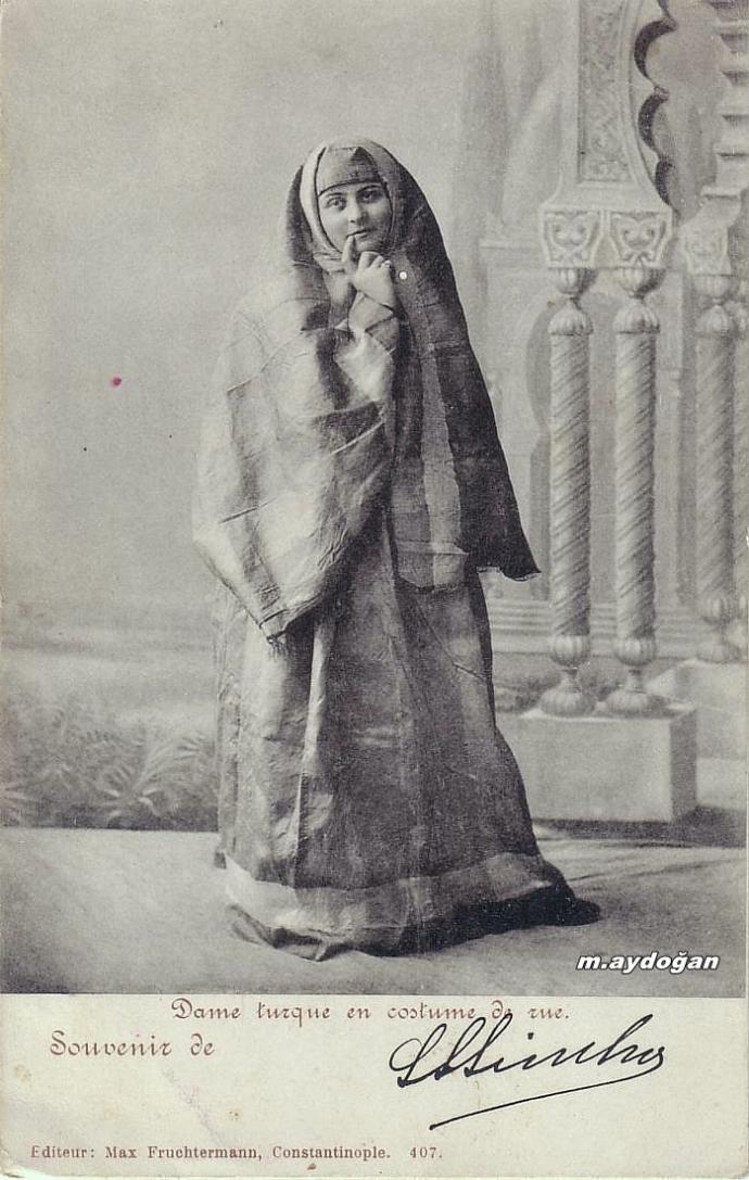 Payitaht Abdülhamid dizisindeki kadın oyuncuların giydiği kıyafetler çok güzel değil mi?