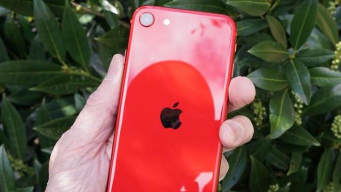 İPhone SE 2020 kullanan var mı, önerir misiniz?