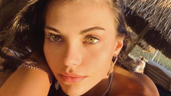 Kızlar, Tuvana Türkay’ın göz rengi ne?