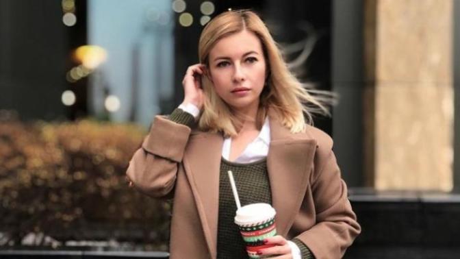 Etek, şort ve elbiselerinizle kombinlediginiz topuklu bot ve çizmelerle hangi renk tonlarında çorap tercih edersiniz?