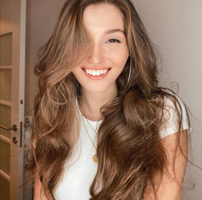 Çok güzel kız değil mi dişleri harika (!) ?