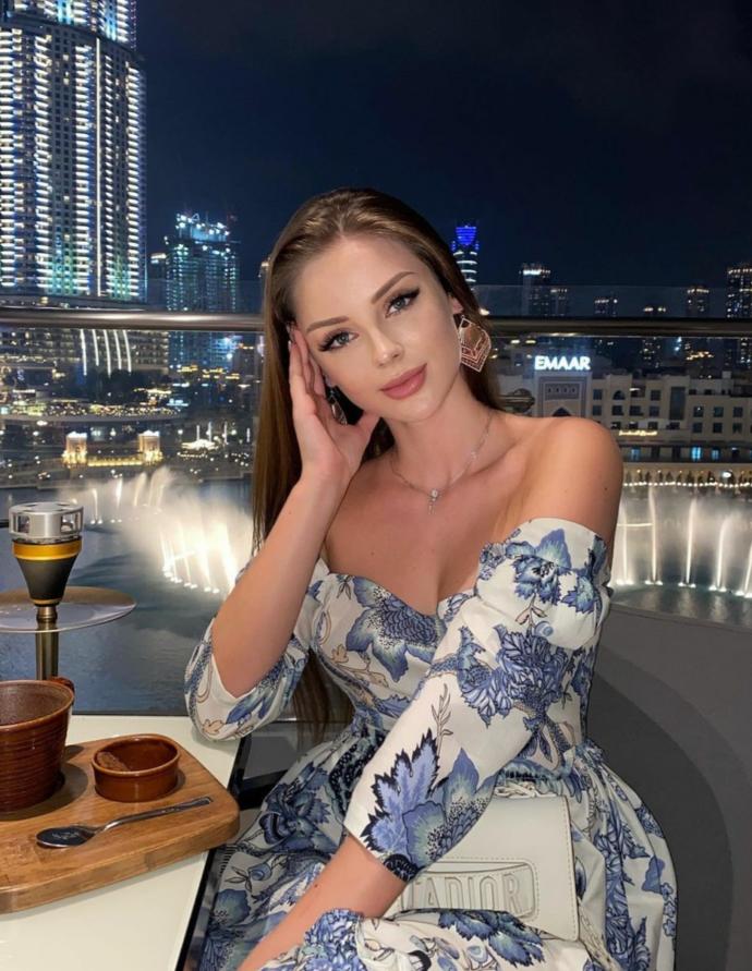 Bu kız güzel mi sizce? Ve estetik yaptırmış mıdır?
