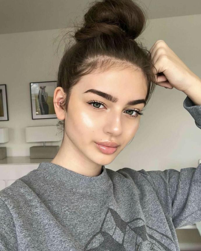 Yüksek topuz modelini kendinize yakıştırıyor musunuz?
