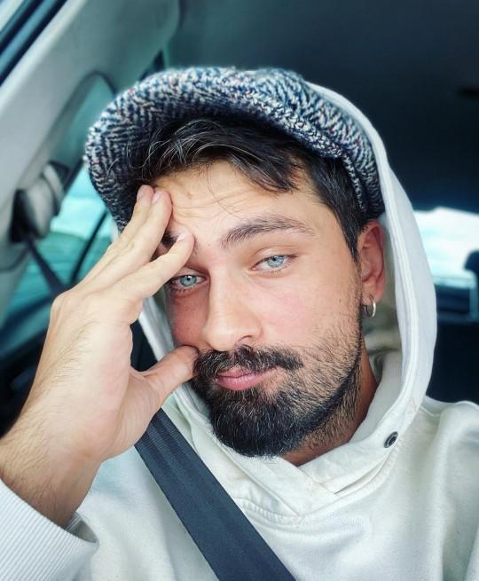 Onur tuna yakışıklı mı sizce?