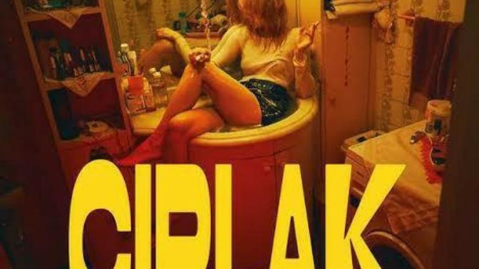 BluTv'nin "Çıplak" İsimli +18 Dizisini İzleyen  var mı?