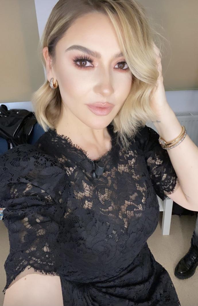 Hadise kaç yaşında gösteriyor?