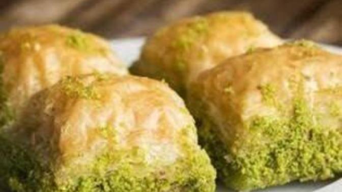 Fıstıklı baklava mı, midye baklava mı?