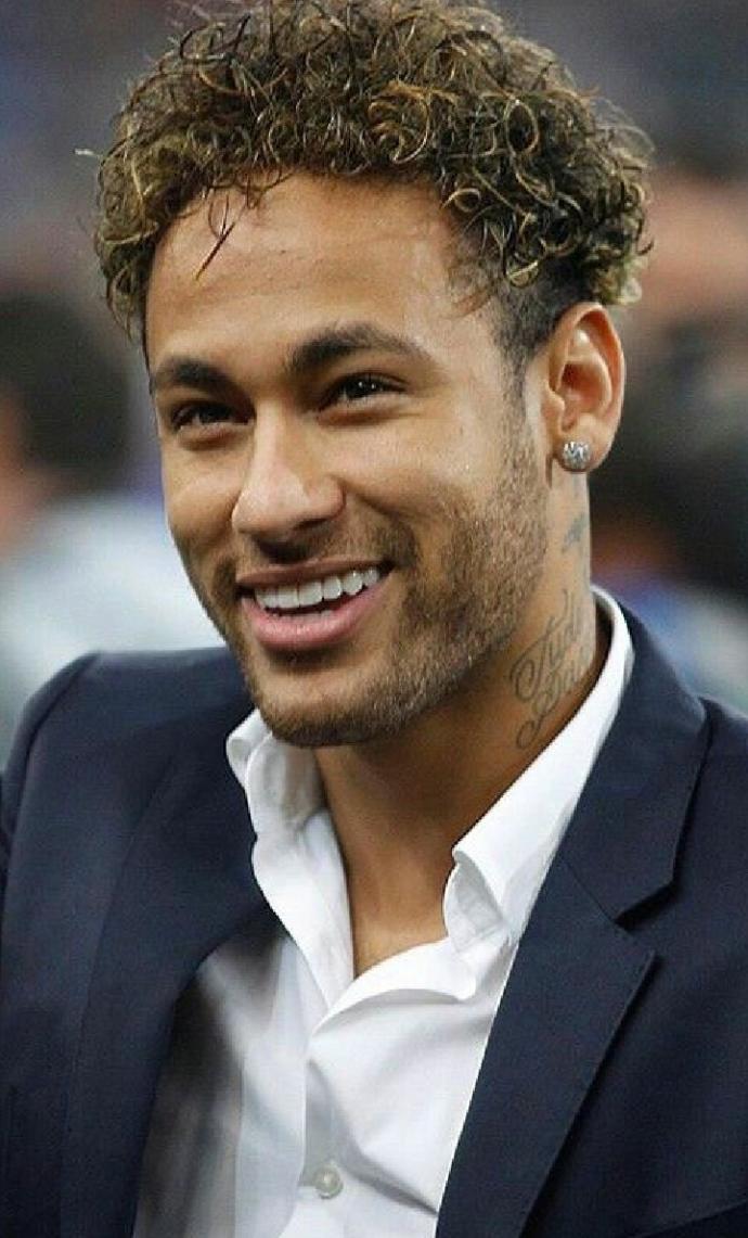 Sizce Neymar Yakışıklı Mı? Futbolda Nasıl Bir Oyuncu Başarılı mı?