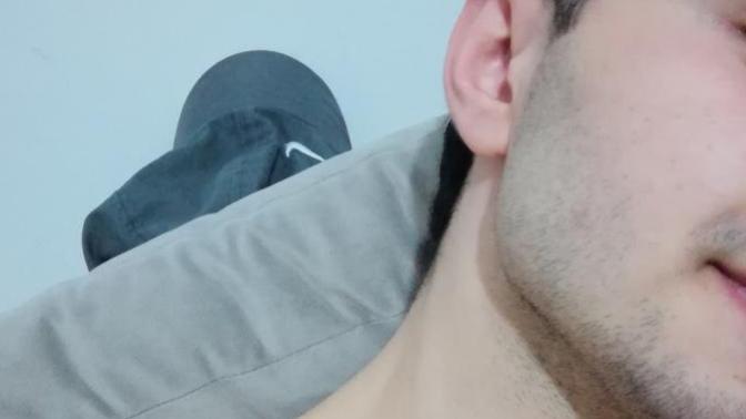 Kızlar beyaz tenli erkeklerden hoşlanmıyormuş bu doğru mu, evde mi kaldık?