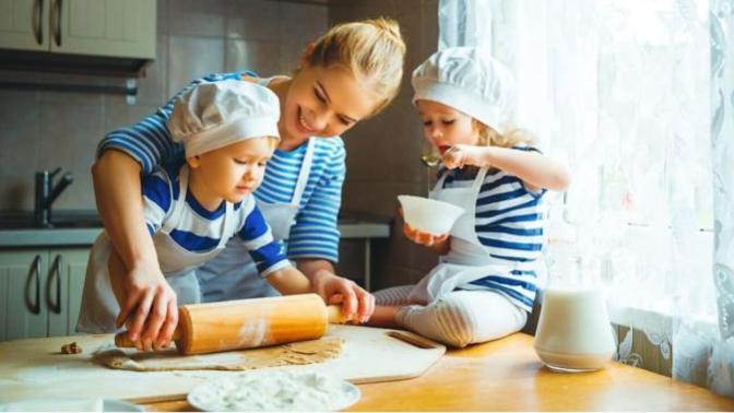 Evde sürekli yemek yapan mısın yoksa hazıra konup yiyen misin?