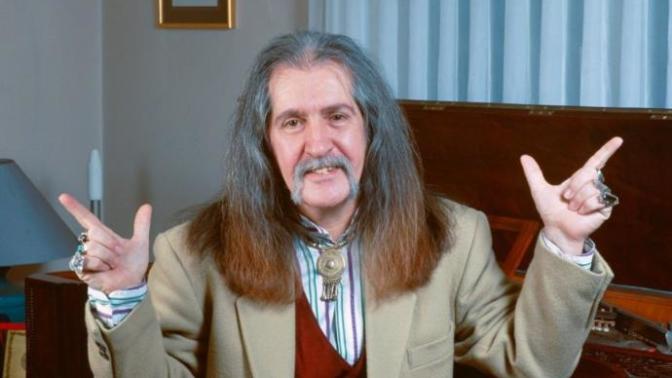 Barış Manço'yu hangi şarkıyla anmak isterdiniz?