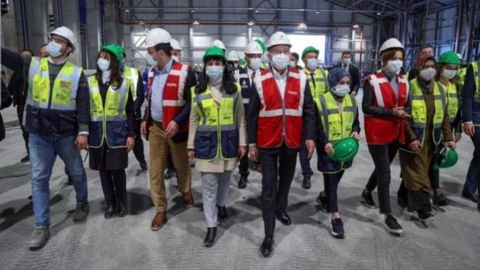 Sizce Cumhuriyet Halk Partisi" sağ kesimden oy almak için. Türbanlı kadınları, vitrin mankeni olarak mı kullanıyor?