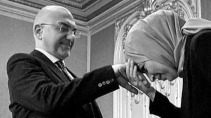 Viyana Büyükelçimiz eşinin elini öptüğü fotoğrafı sosyal medyada paylaştı! Türkiye'yi böyle insanlar nasıl temsil eder?