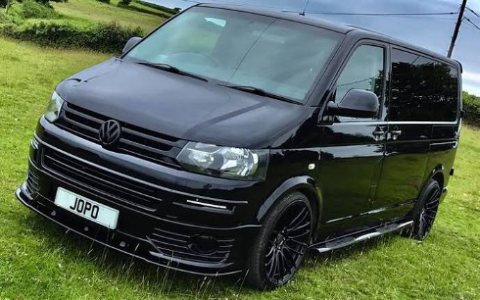 Transporter siyah mi beyaz mı daha güzel duruyor?