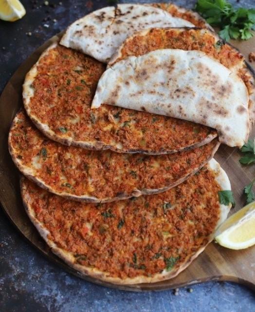 İlk buluşmada sevgili ile lahmacun yenir mi?