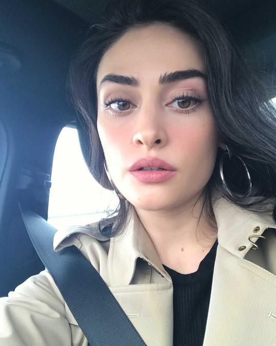 Esra bilgiç sizce güzel bir kadın mı?