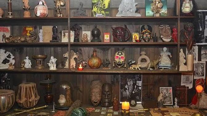 Lanetli objelere inanıyor musunuz? Müzesine gitmeye cesaret eder miydiniz?