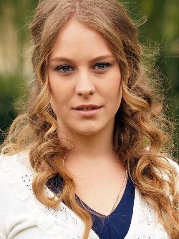 Burcu Biricik Ve Şeyma Korkmaz sizce hangisi daha güzel?