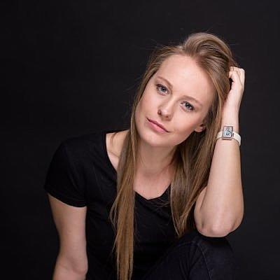 Burcu Biricik Ve Şeyma Korkmaz sizce hangisi daha güzel?