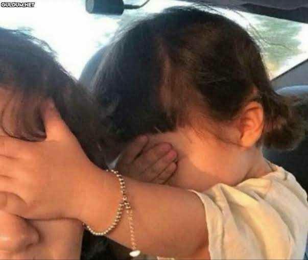 Sizce beni seviyor mu 😁😊😂?