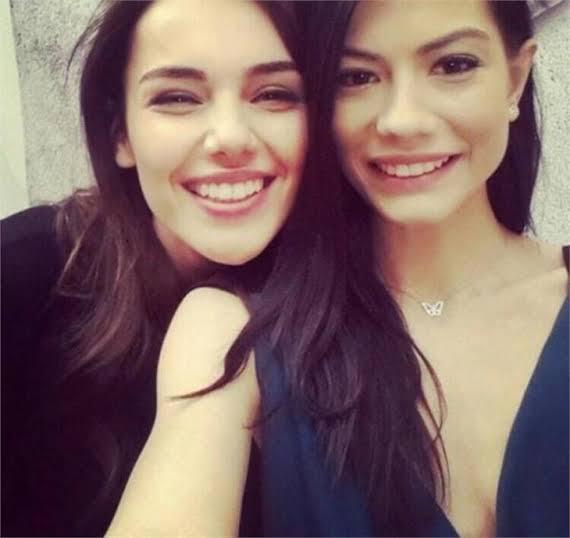 İki iyi arkadaş olan Yağmur Tanrısevsin ve Demet Özdemir