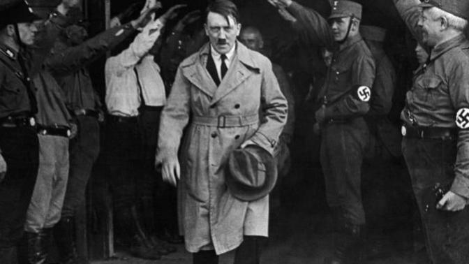 Adolf Hitler'i sever misiniz? Fikirleriniz nelerdir?