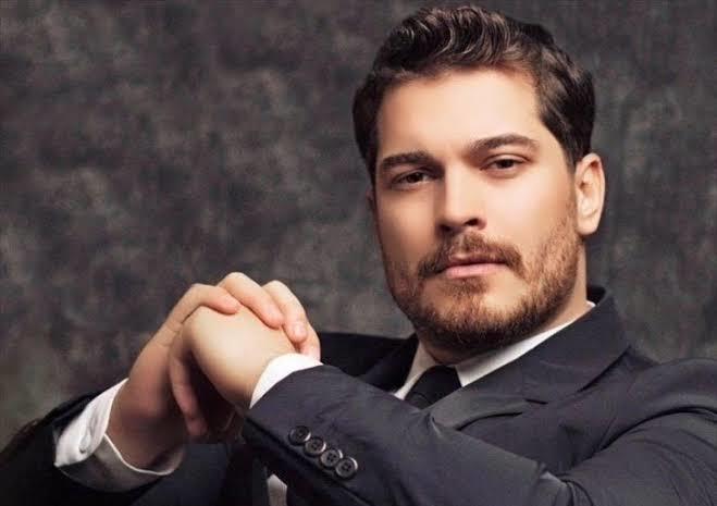 Sizce en yakışıklı oyuncu kim ?