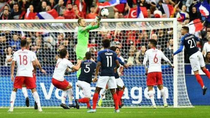 Futbolu oynamayı mı daha çok seviyorsunuz, izlemeyi mi?