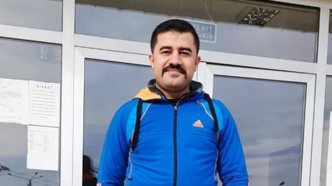 Aşktan paradan şansı olmayan adam sizce? Nasılım? Kızlar ne olmasını bekliyorda red alıyorum?