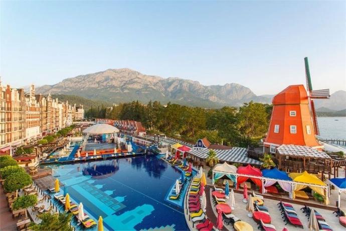 Otel mi yoksa tatil köyü mü?