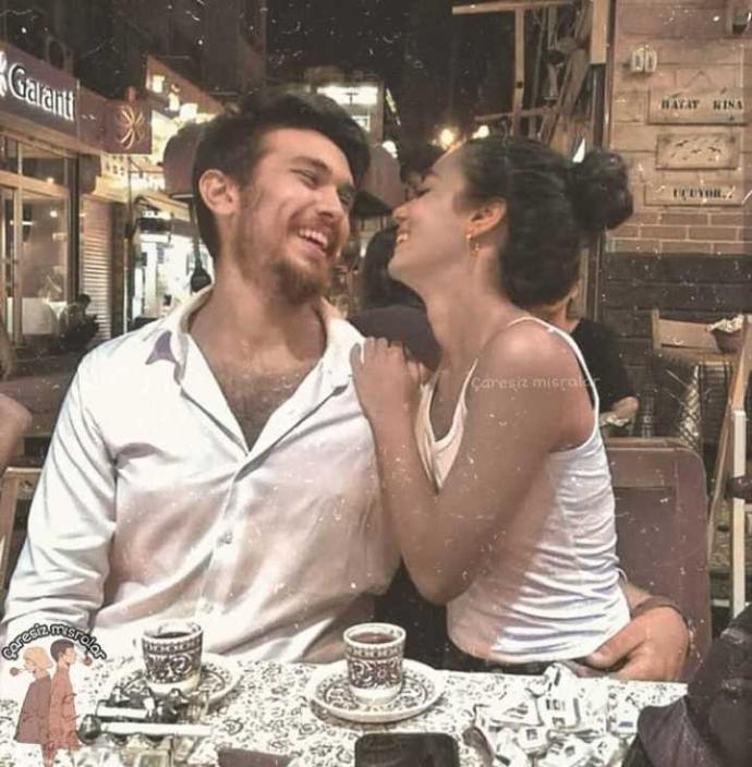İnsan kendini güldürene mi aşık olur, aşık olduğuna mı güler?