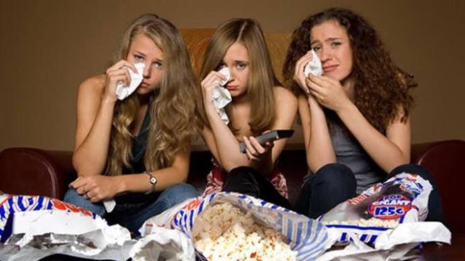 Dizi/film izlerken ağlamak anormal bir şey mi?