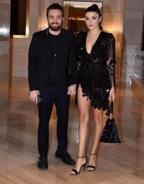 Hande Erçel Amber’dan daha güzel değil mi?