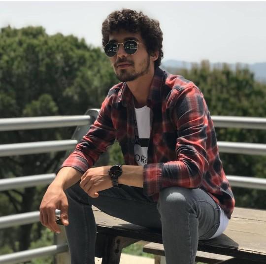Kıvırcık saç erkeklere aşırı yakışmıyor mu?
