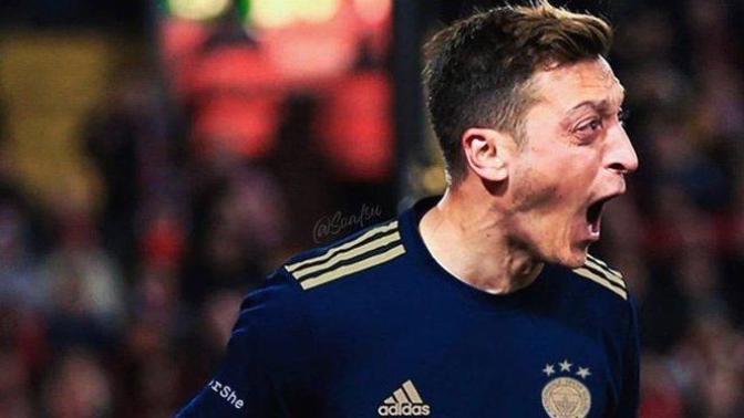 Fenerbahçe'den emoji geldi. Mesut Özil resmen Fenerbahçe'de. Ne düşünüyorsunuz?