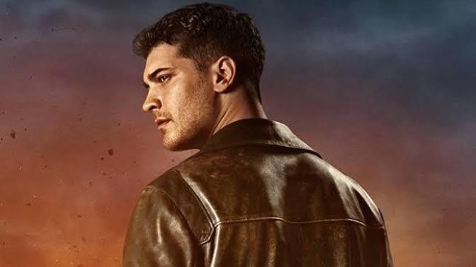 Sizce ÇAĞATAY ULUSOY yakışıklı mı ve burnu kulakları nasıl?