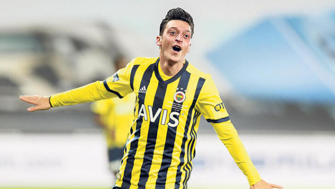 Mesut Özil kimdir?