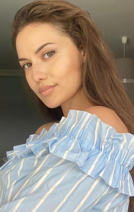 Fahriye Evcen de kalıcı makyaj mı var?