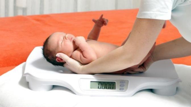 Bebeğim az kilo alıyor, mama vermeli miyim?