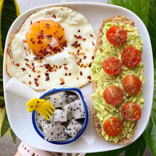 Sağlıklı ve besleyici kahvaltı önerisi yapar mısınız?