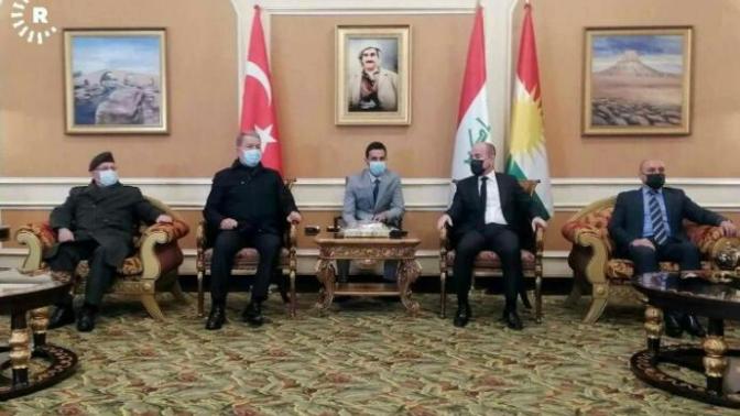 Bayrağımız nasil bu pacavrayla ayni yerde durabilir?