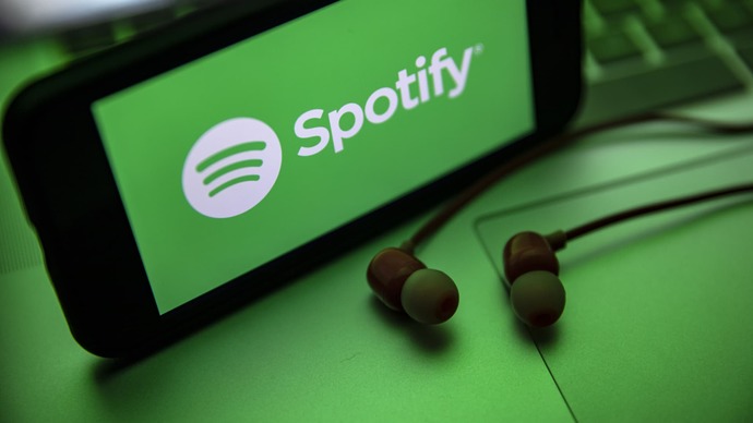 Spotify'da birinin hesabına bakınca bildirim gider mi?