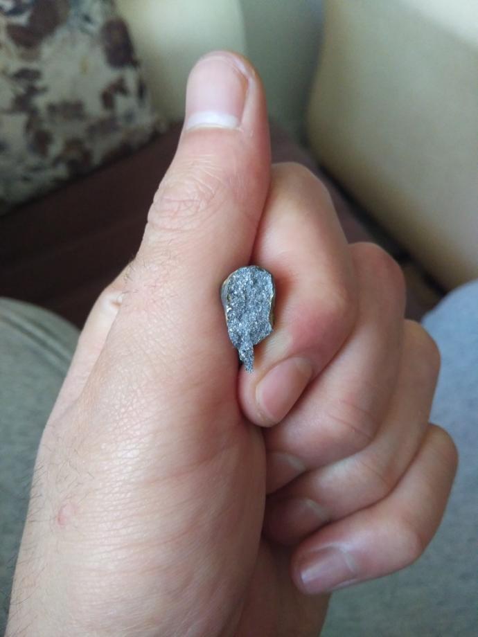 Bu taş ne taşı ya göktaşı mı yoksa başka bir şey mi?