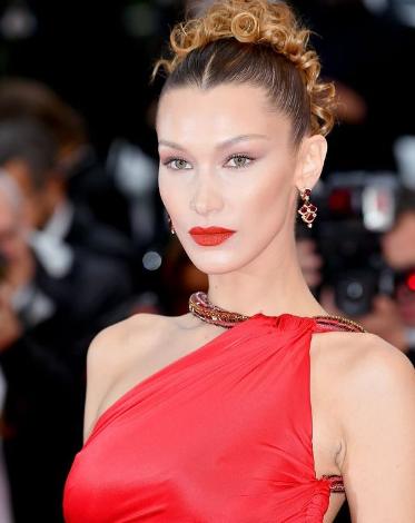 Bella hadid makyajlı
