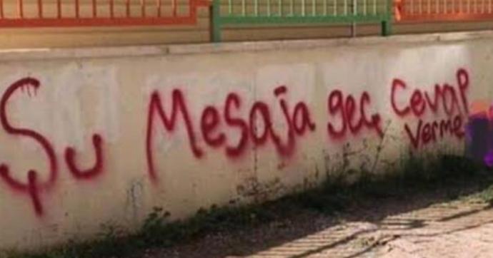 Sosyal medyada geç cevap veren mi daha sinir bozucudur kısa cevap veren mi?