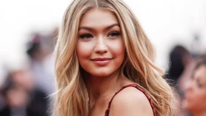 Hande erçel (esmer) Gigi hadid (sarı olan ) Hande erçel mi Gigi hadid mi?