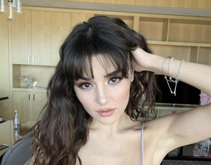 Katherine Langford mu Hande Erçel mi daha güzel?