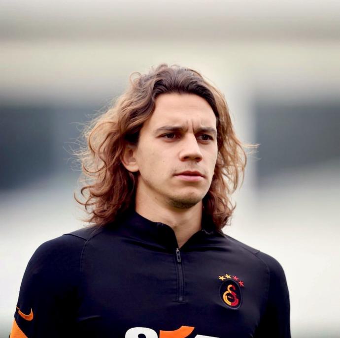 KSCANLAR TOPLANIN !! Türkiye Süper Liginin en YAKIŞIKLI futbolcusunu seçiyoruz . Oyunuz kime  ?